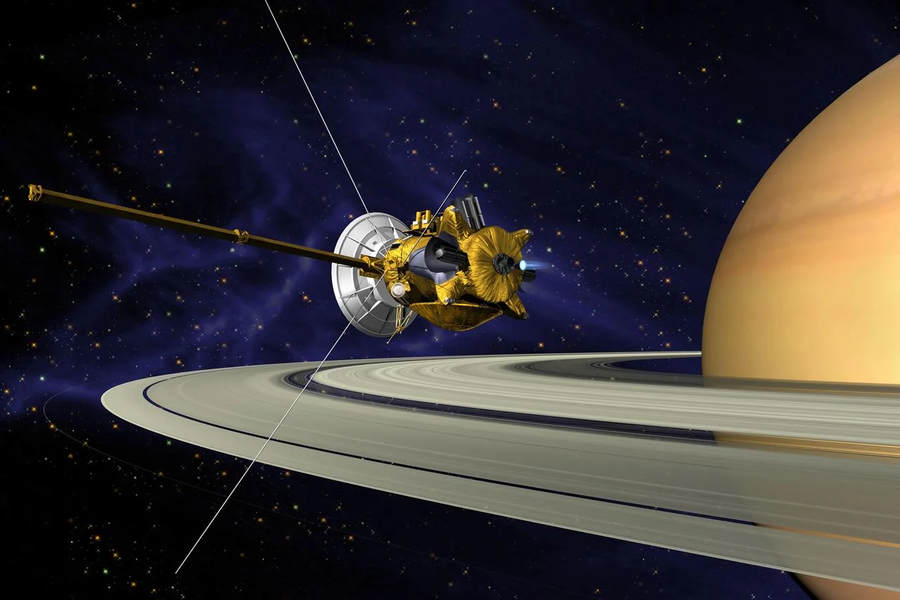 Sonda Cassini junto a Saturno.